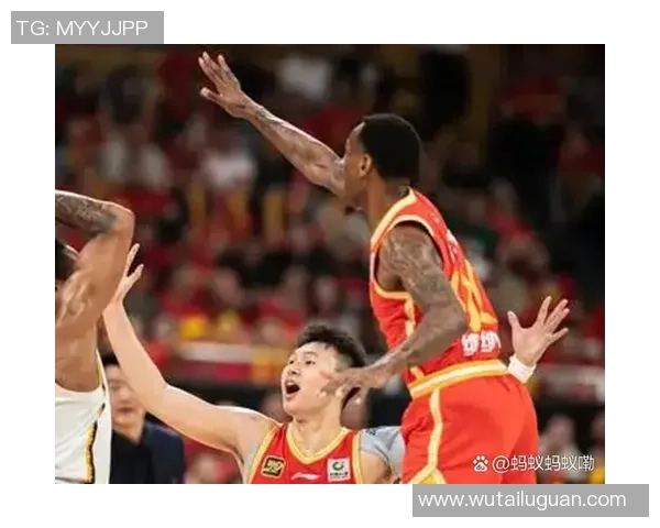 火箭队与上海大鲨鱼队的精彩对决引发球迷热议与期待